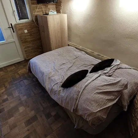 Boglarka Nyaralohaz *